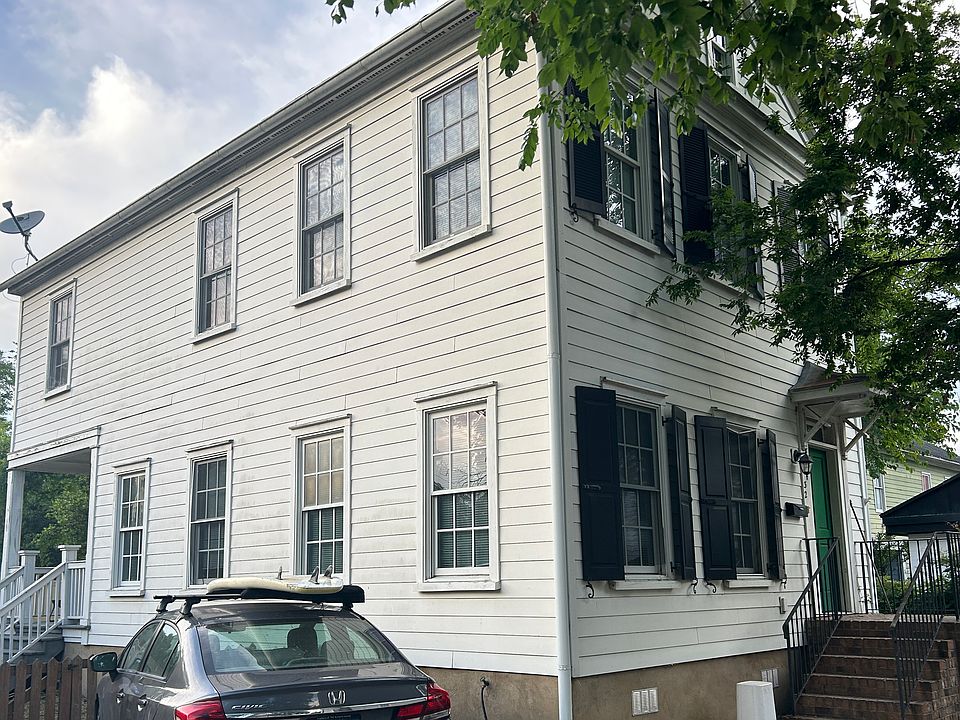 1st image of 32 Humphrey Ct