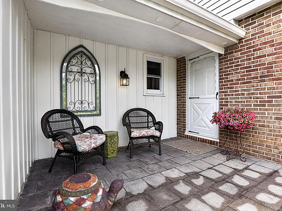 4th image of 1088 Wood Ln