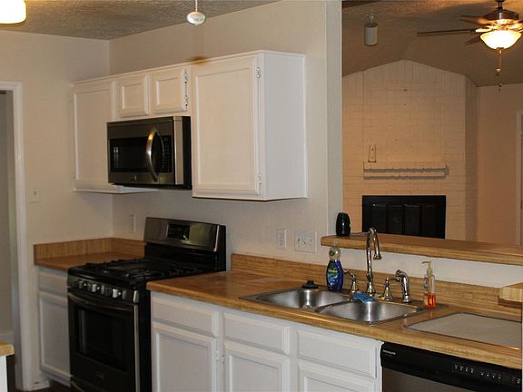 4th image of 905 Canyon Springs Dr