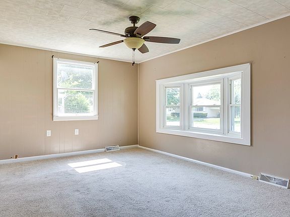 5th image of 110 Myers Dr