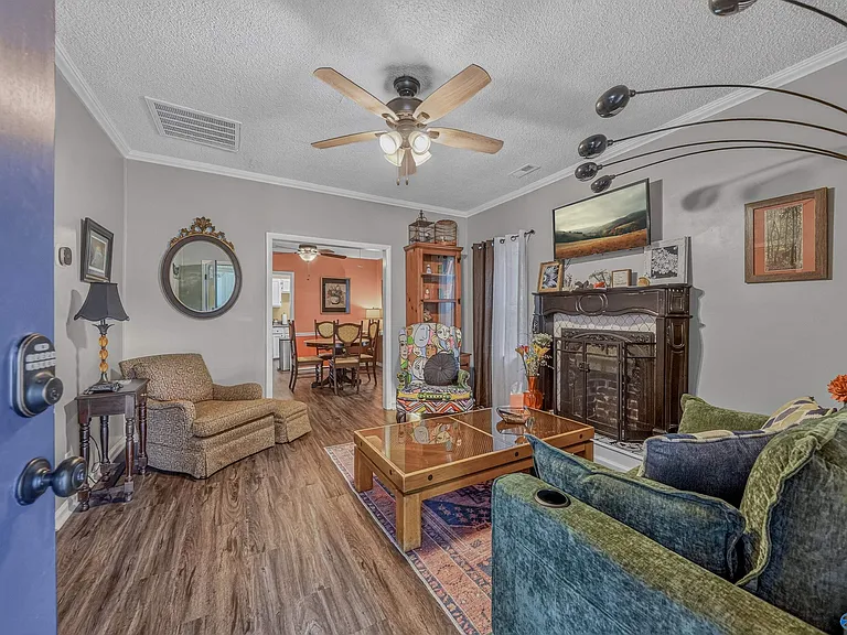 1231 Oshaughnessy Ave NE — Photo 4