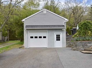 225 Russia Rd, Oak Ridge, NJ 07438