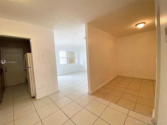 4th image of 360 NE 125th St APT 302