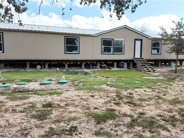 152 Chiero Ln, Seguin, TX 78155