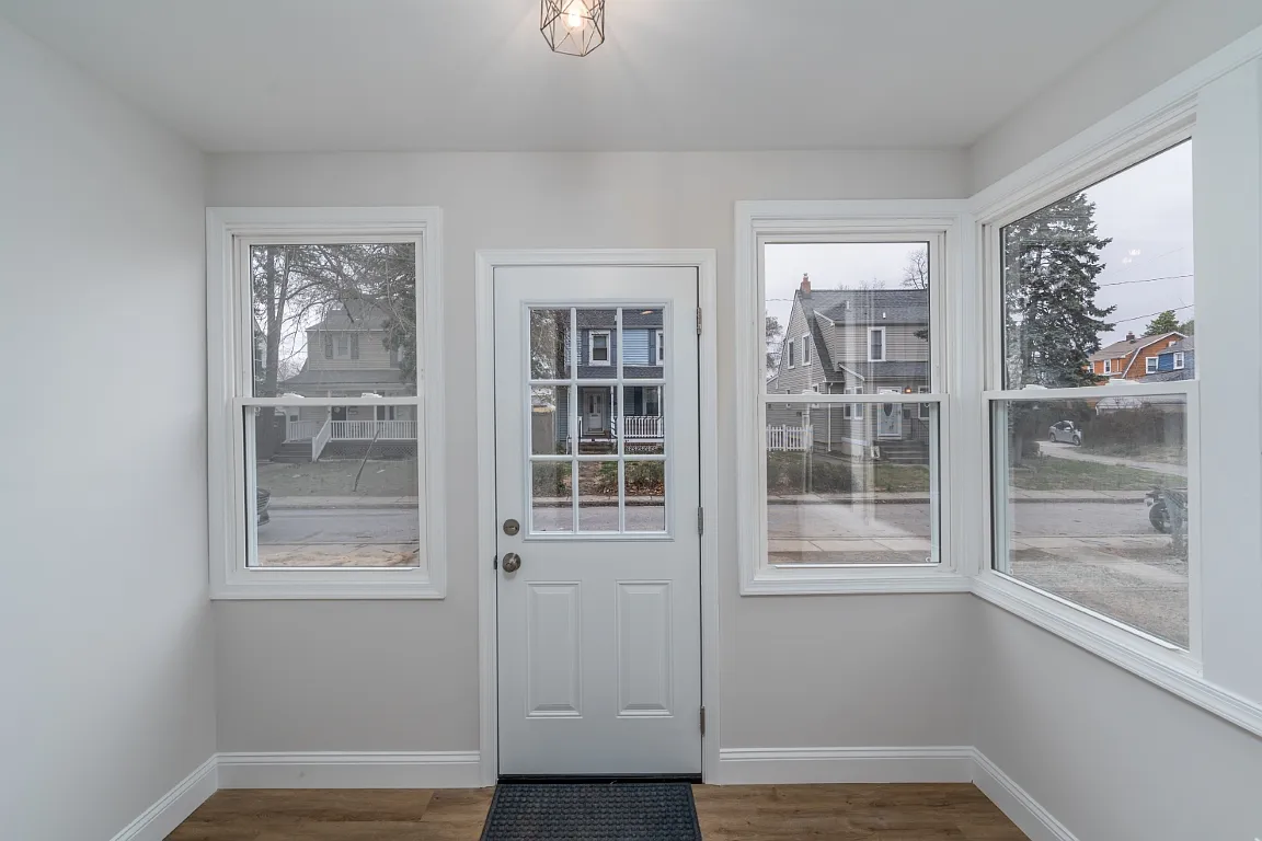 3 bed, 950 sqft, $1,900 — Photo 4