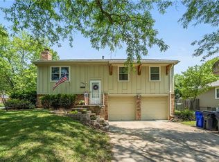 12901 S Brougham Dr, Olathe, KS 66062