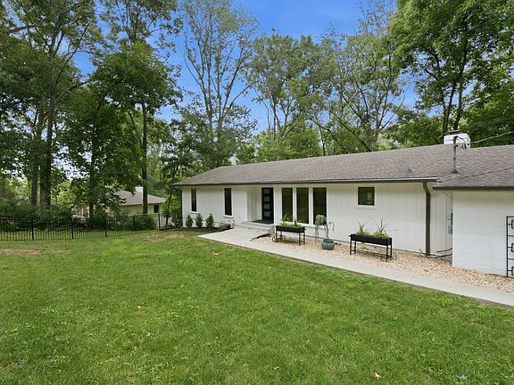 4th image of 133 Featherstone Dr