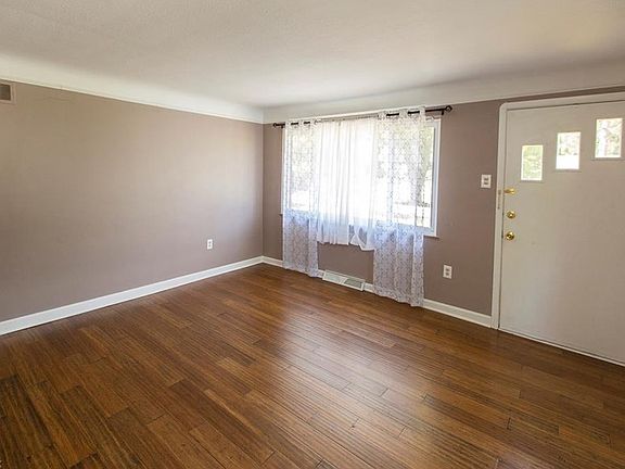5th image of 26063 Myrtle Ave