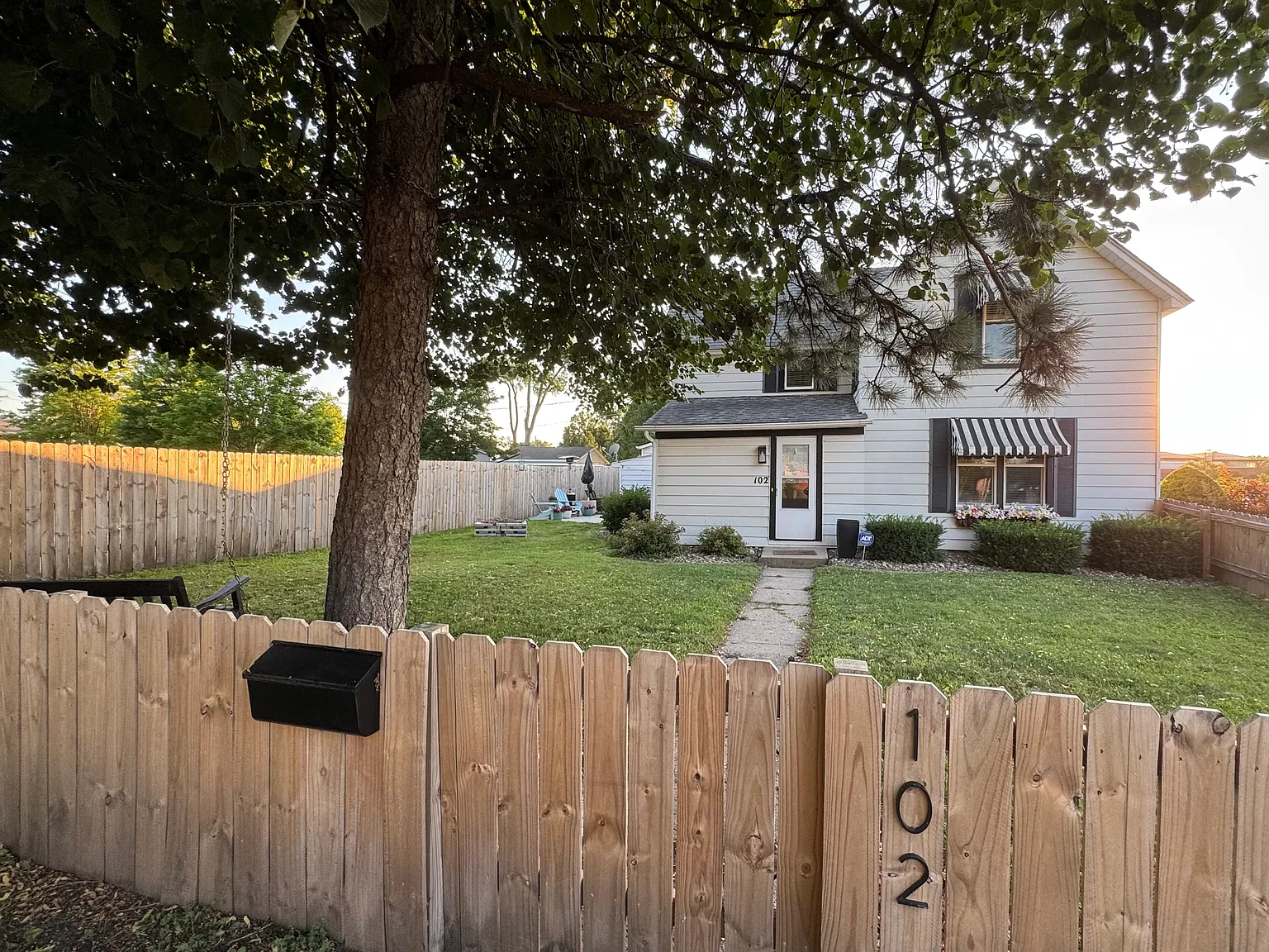 2 bed, 1295 sqft, $2,000 — Photo 1