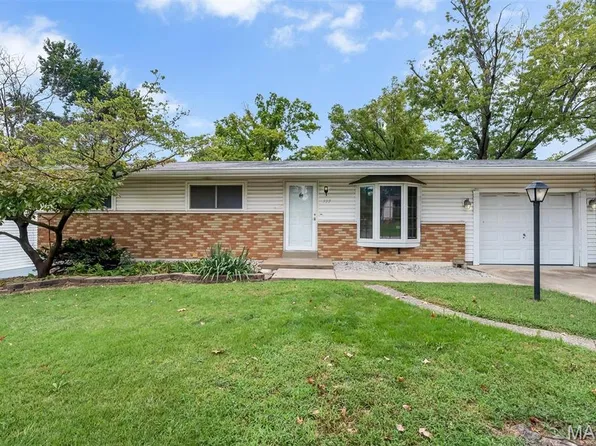 777 Southshire Dr, Saint Louis, MO 63125