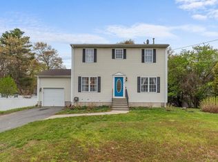 44 Orchard Valley Dr, Cranston, RI 02921