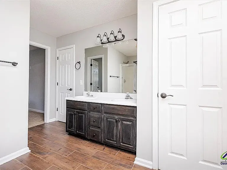 208 Stirling Bridge Dr — Photo 13