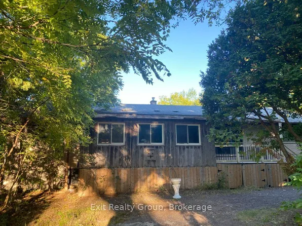 553 Murray St, Quinte West, ON K8V 5P4
