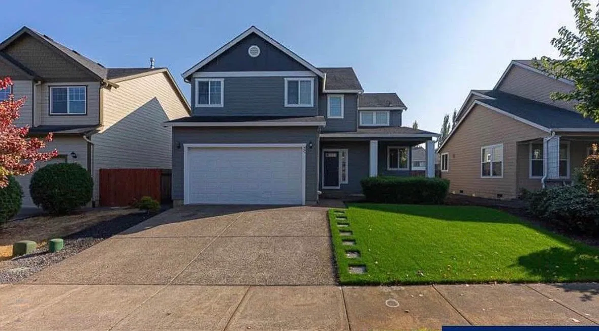 5 bed, 2450 sqft, $3,700 — Photo 2