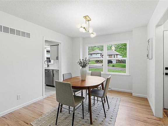 5th image of 1480 Hemlock Dr
