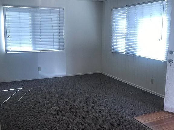 4th image of 2412 Bayview Dr #B