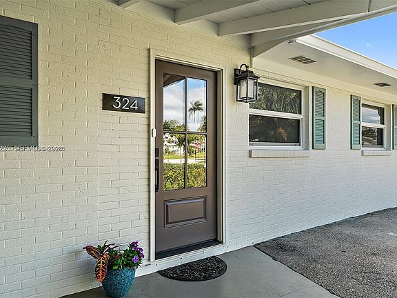 5th image of 324 Tequesta Dr