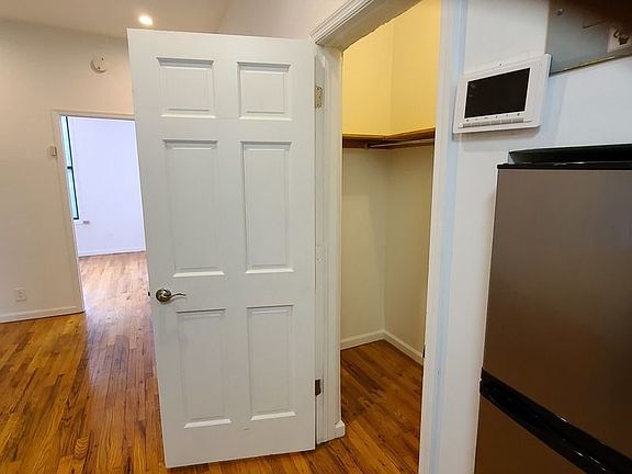 3rd image of 526 E 11th St APT 4C