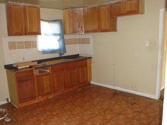 3rd image of 4221 Whitehall St