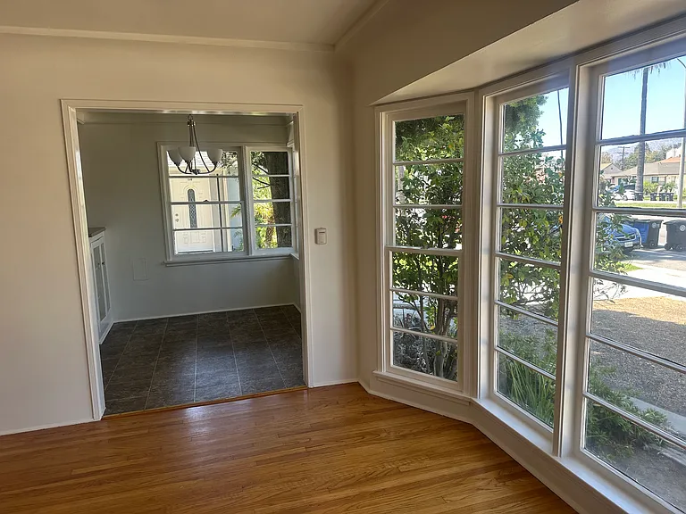 712 W Glenoaks Blvd — Photo 7