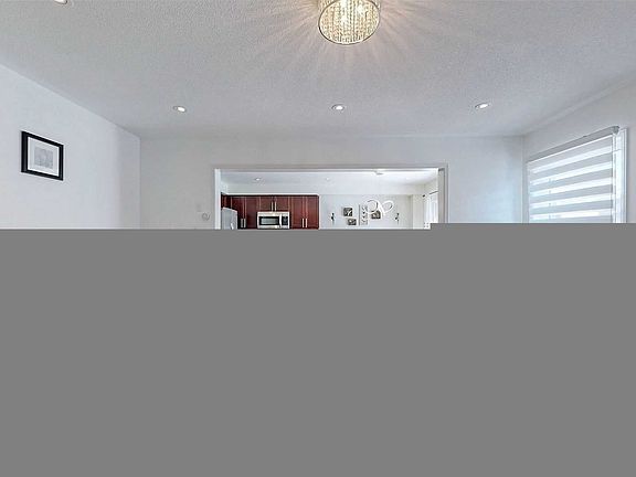 3rd image of 92 Gwillimbury Dr