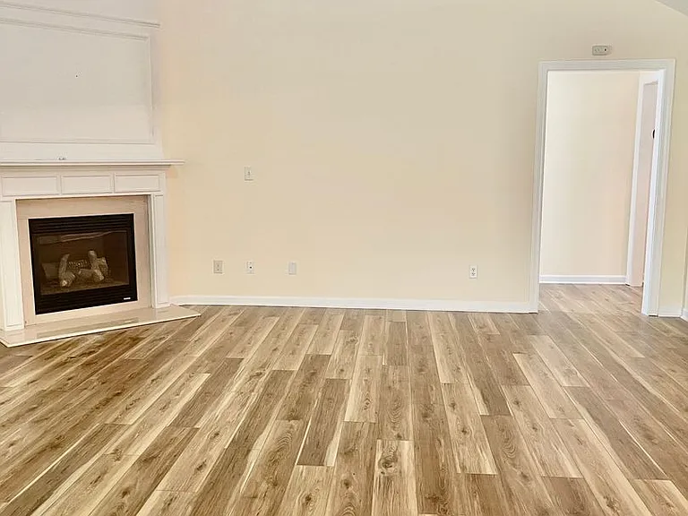 373 Southgate Dr — Photo 3