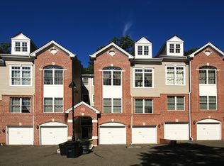 23 Rhodes Ct #112, Hawthorne, NJ 07506