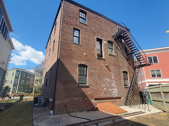 5th image of 14 Meehan St