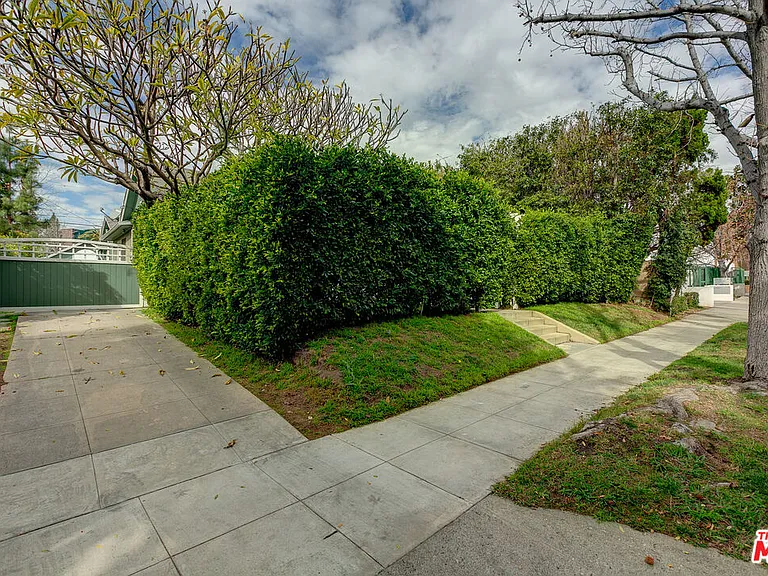 1441 N Ogden Dr — Photo 22