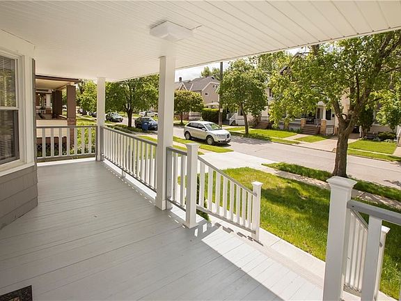 3rd image of 1545 Winton Ave