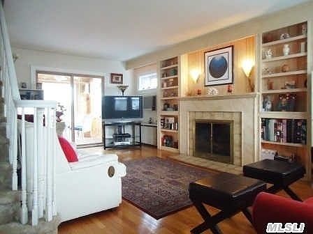 4th image of 893 De Mott Ave