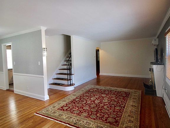 2nd image of 2487 Rockville Centre Pkwy