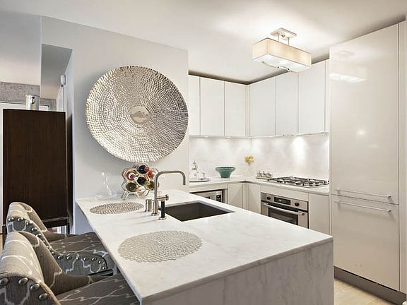 3rd image of 322 W 57th St APT 27K
