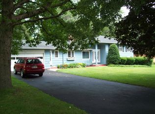 162 Locust Hill Dr, Rochester, NY 14618