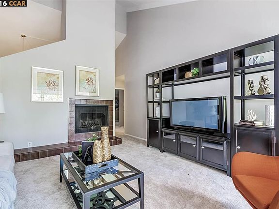 2nd image of 2051 Ascot Dr Unit 203