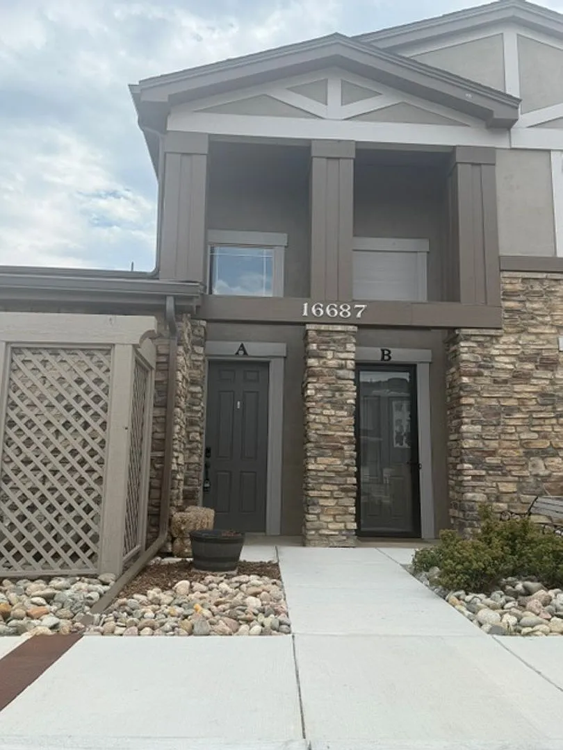 300 off your first month's rent if lease signed by 10/1/2026* Beautiful spacious 3 bedroom, 2 bat... — Photo 1