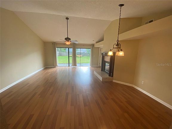 2nd image of 483 Holbrook Ct
