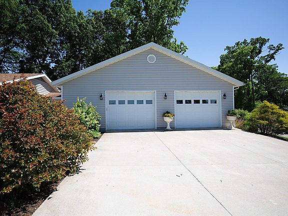 5th image of 775 S Jean Dr