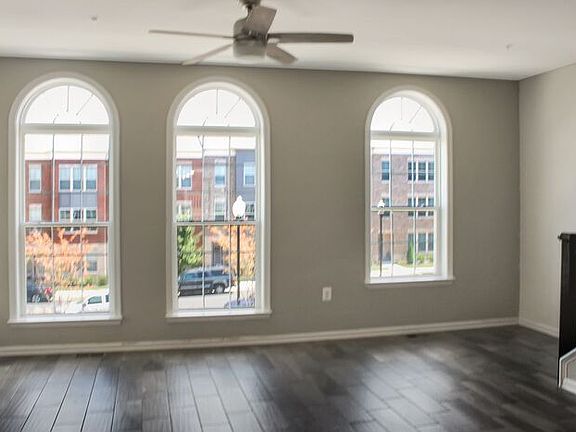 3rd image of 5337 Greenwich Cir