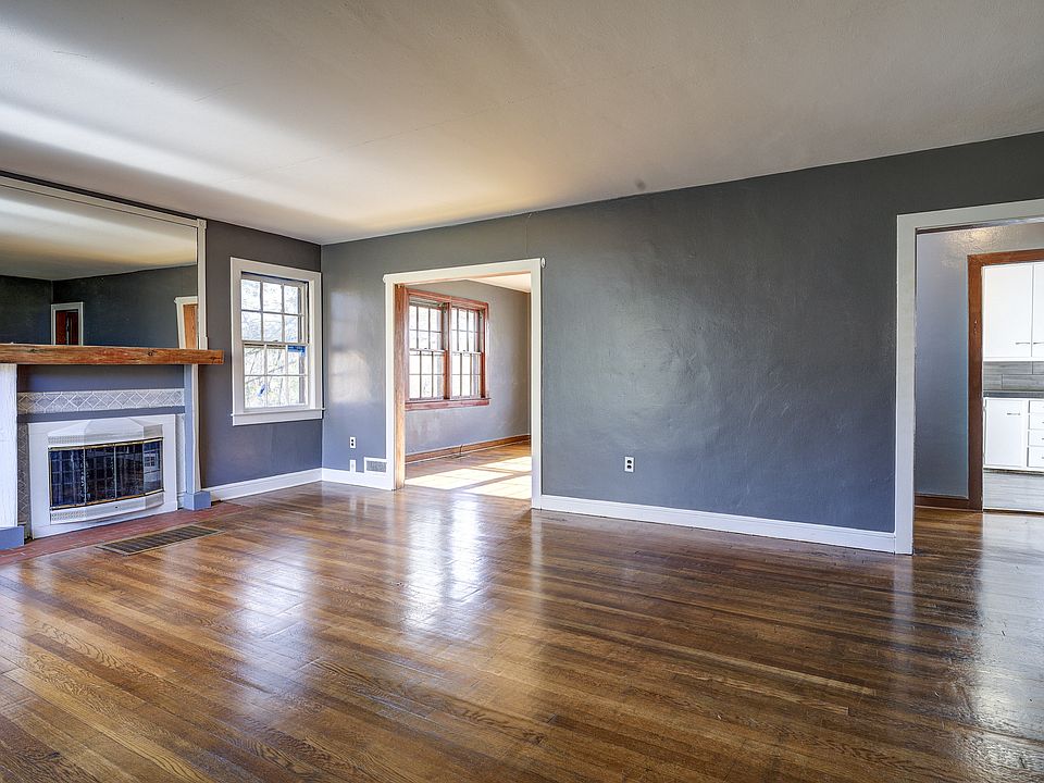 1st image of 2147 Memorial Ct