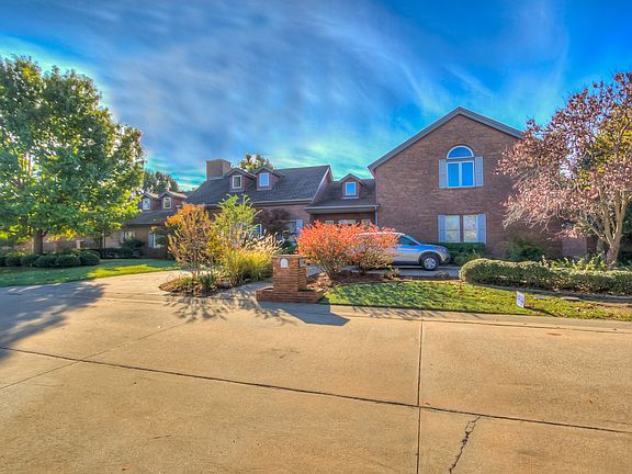 3rd image of 2108 Banbury Ln