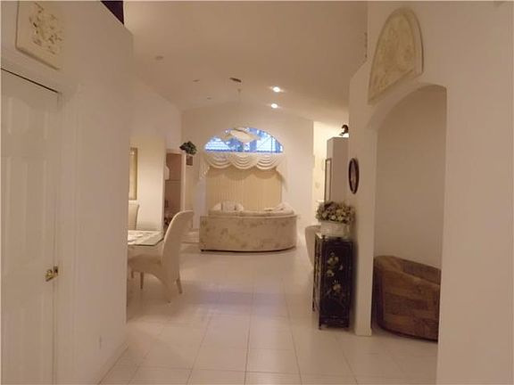 Home For Sale In Grove Isle