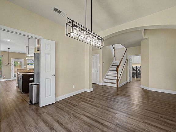 5th image of 518 Collins Ln