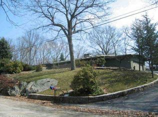 54 Gulliver Cir, Norwich, CT 06360