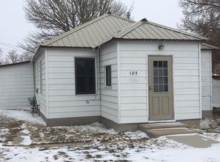 109 S 7th St, Sinclair, WY 82334