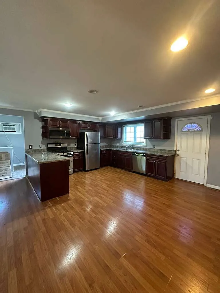 2 bed, $2,600 — Photo 1