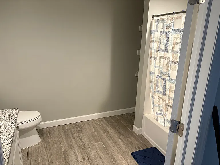 5843 Harrison Ave #103 — Photo 5