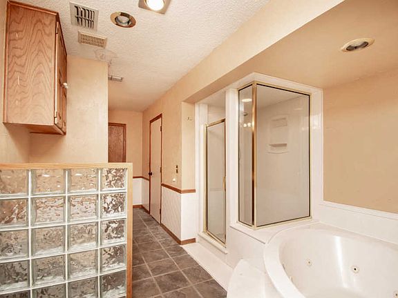 5th image of 5907 Hardwick Dr