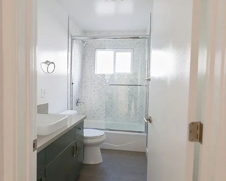 324 N Oakhurst Dr — Photo 10