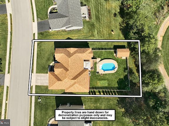 3rd image of 50 Fox Run Rd